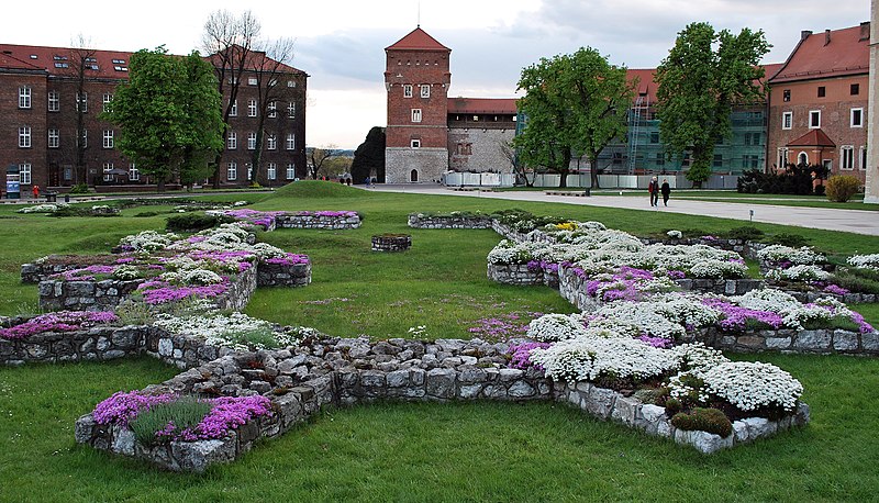 Plik:Former St. Michael church, Wawel hill, Old Town, Kraków, Poland.jpg