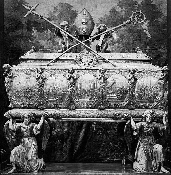 Plik:Rennen Silver sarcophagus of Saint Stanislaus.jpg