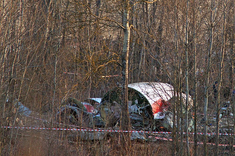 D:\800px-Tu-154-crash-in-smolensk-20100410-11.jpg