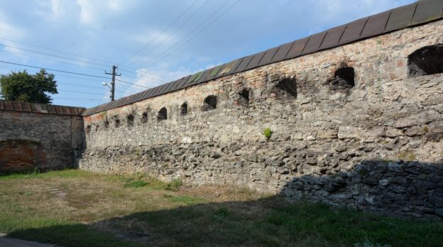 D:\Zhovkva_Lvivska_Str._5_Dominican_Monastery_Walls_02_(YDS_8754).jpg