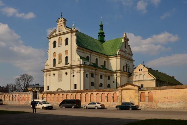 D:\Dominican_monastery_in_Zhovkva_(02).jpg