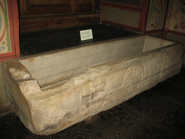 D:\Sarcophagus_of_Volodymyr_Monomakh.jpg